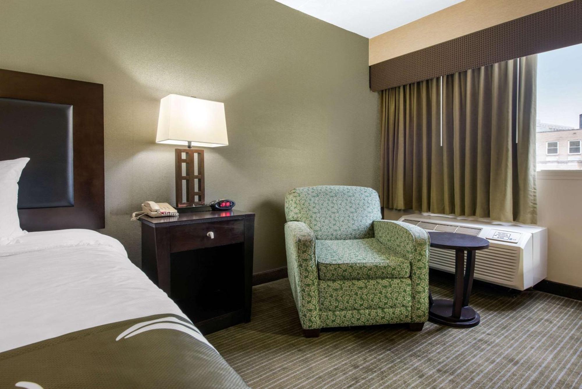 Quality Inn & Suites Charleston - Civic Center Exteriér fotografie