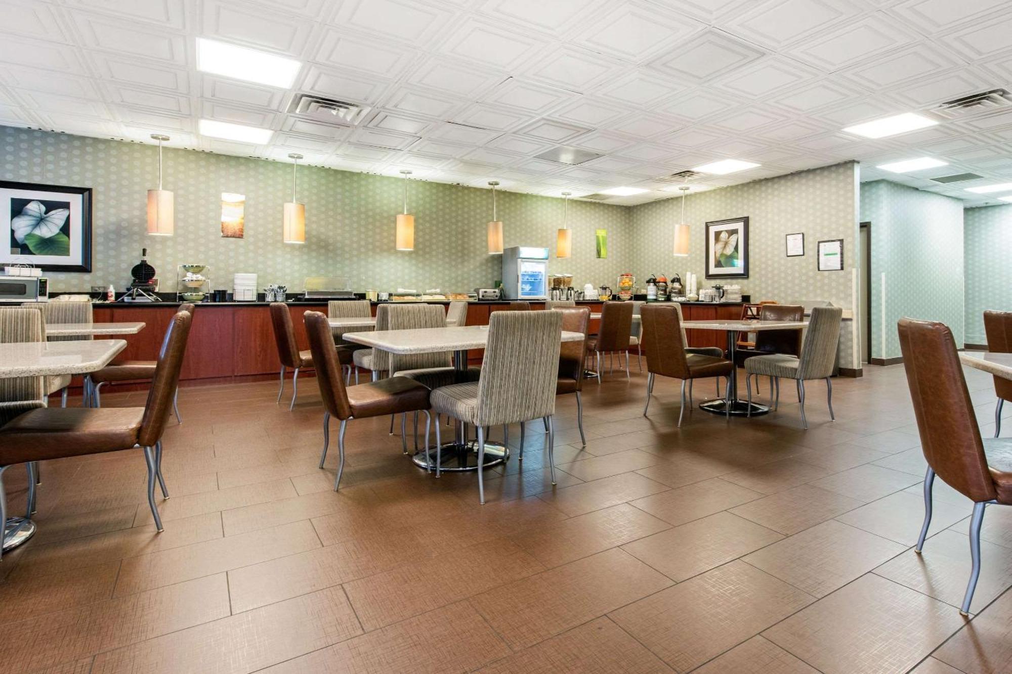 Quality Inn & Suites Charleston - Civic Center Exteriér fotografie