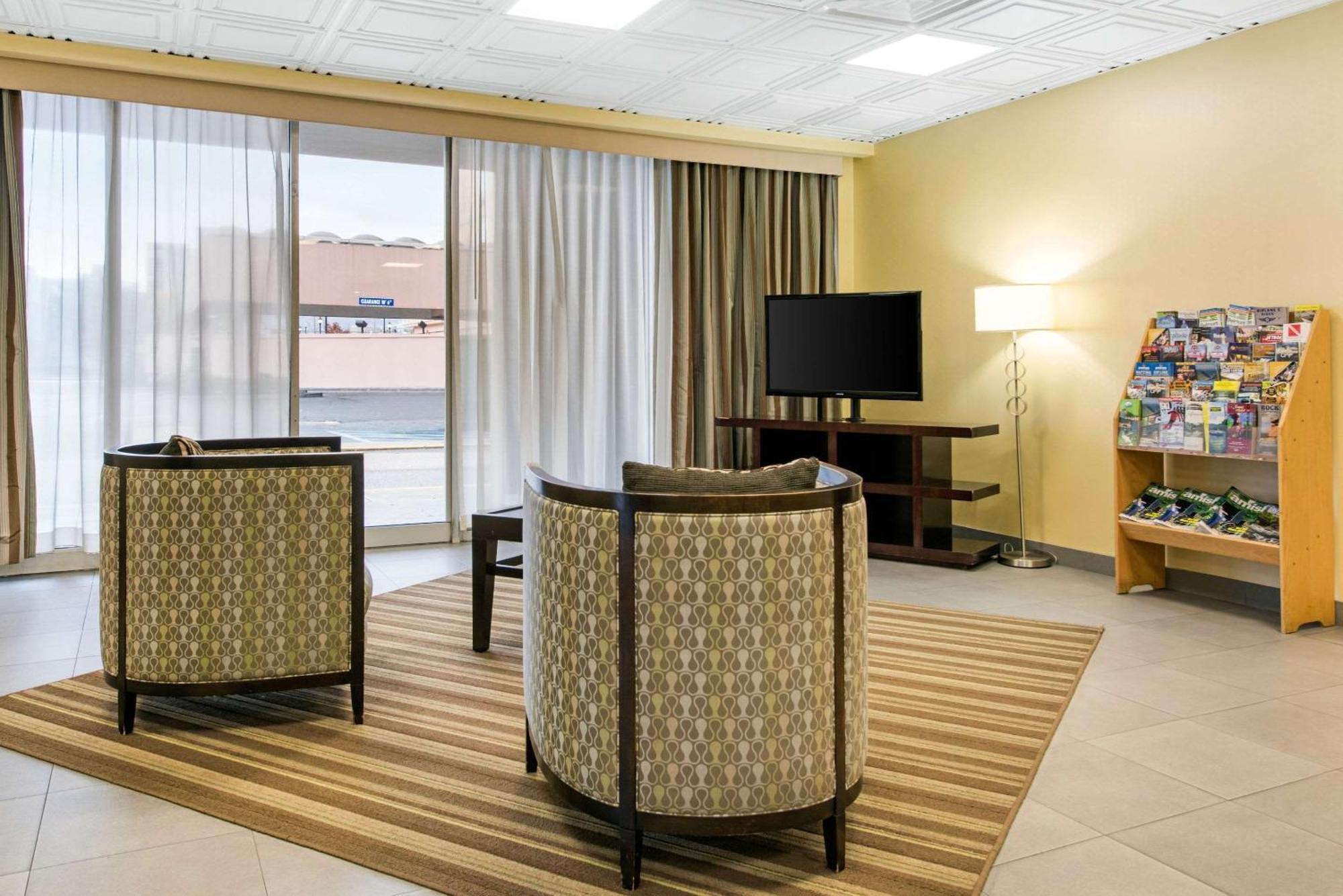 Quality Inn & Suites Charleston - Civic Center Exteriér fotografie