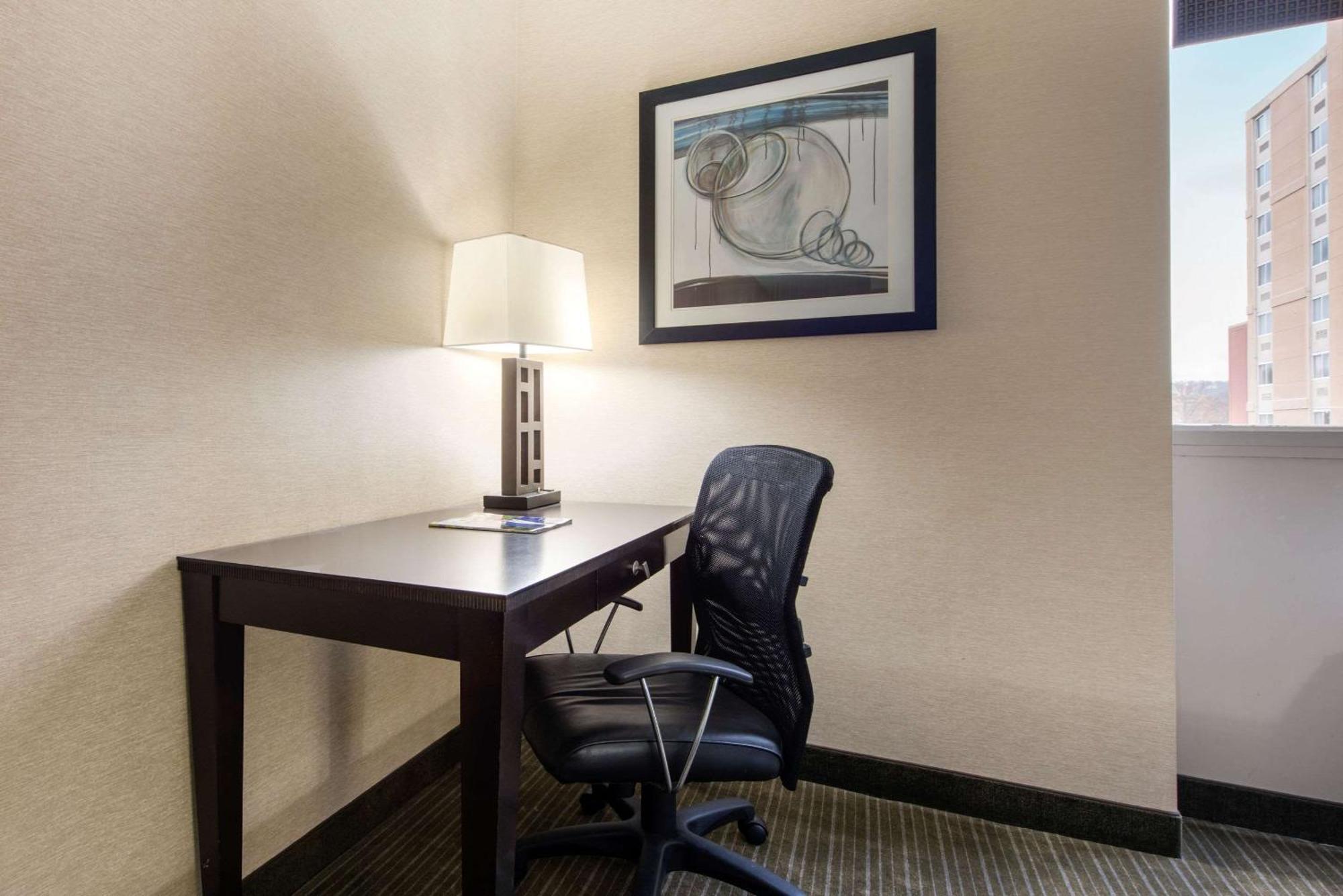 Quality Inn & Suites Charleston - Civic Center Exteriér fotografie